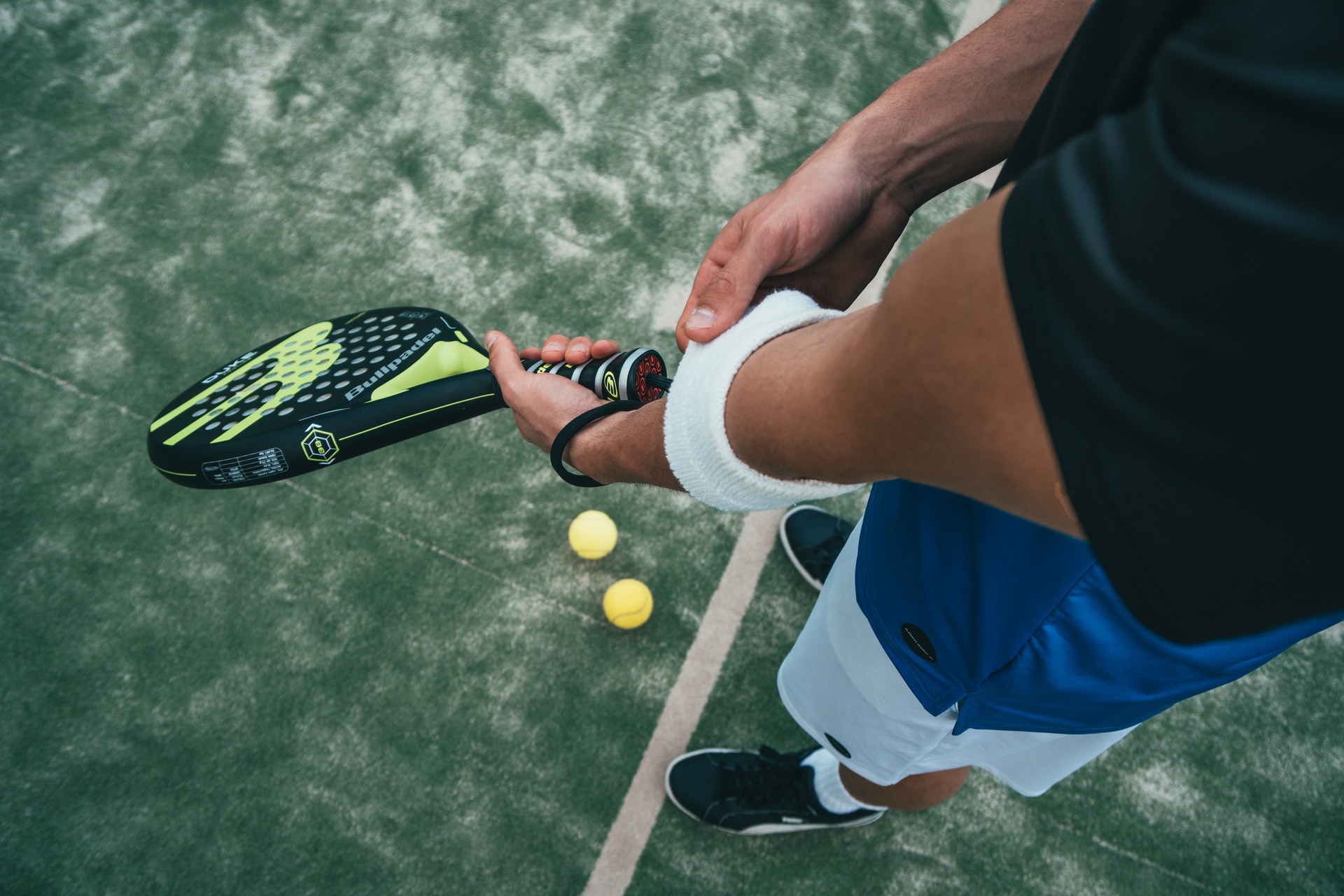 Tips efectivos para mejorar tu saque en el pádel